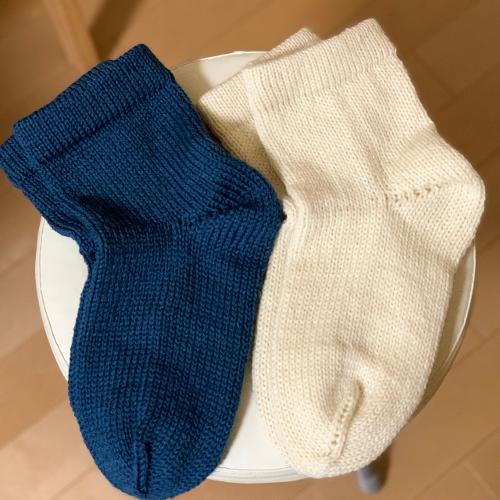 機械編みで靴下が編めます！！